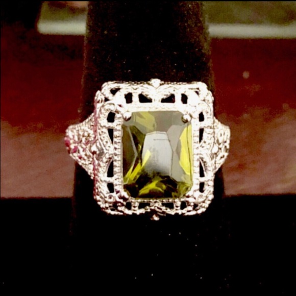 😀Sterling Silver Ring with Green Stone - Picture 9 of 9